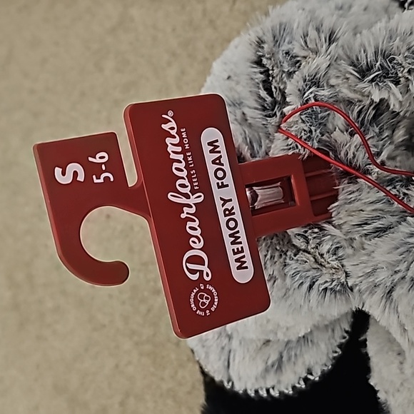 NWT Dearfoam's memory foam black and grey slippers size 5-6 - Picture 4 of 7